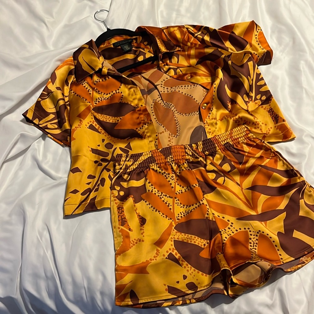 House of Harlow 1960 Two Piece Short Set
